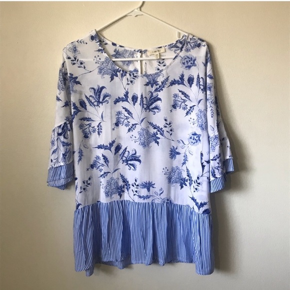 Tops - Blue flower print top Large
